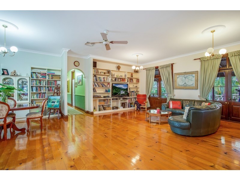8 Heather Street, Tallebudgera QLD 4228