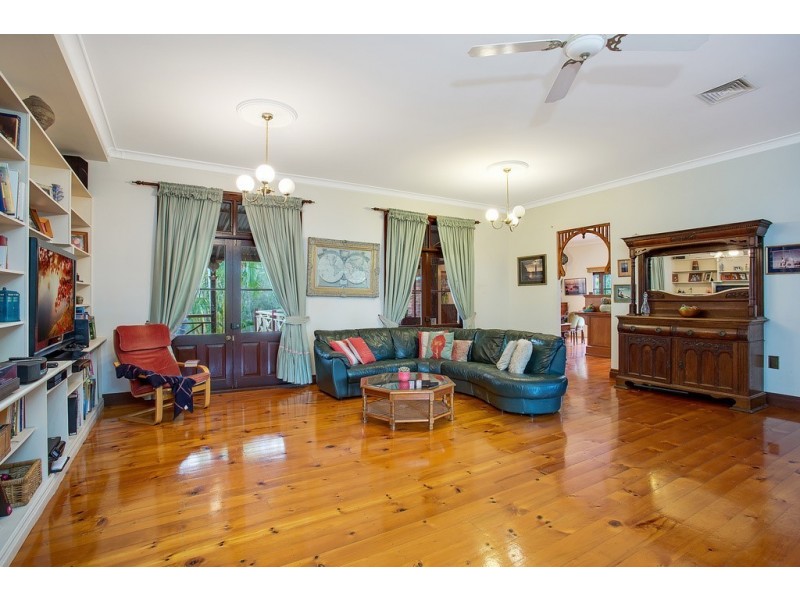 8 Heather Street, Tallebudgera QLD 4228