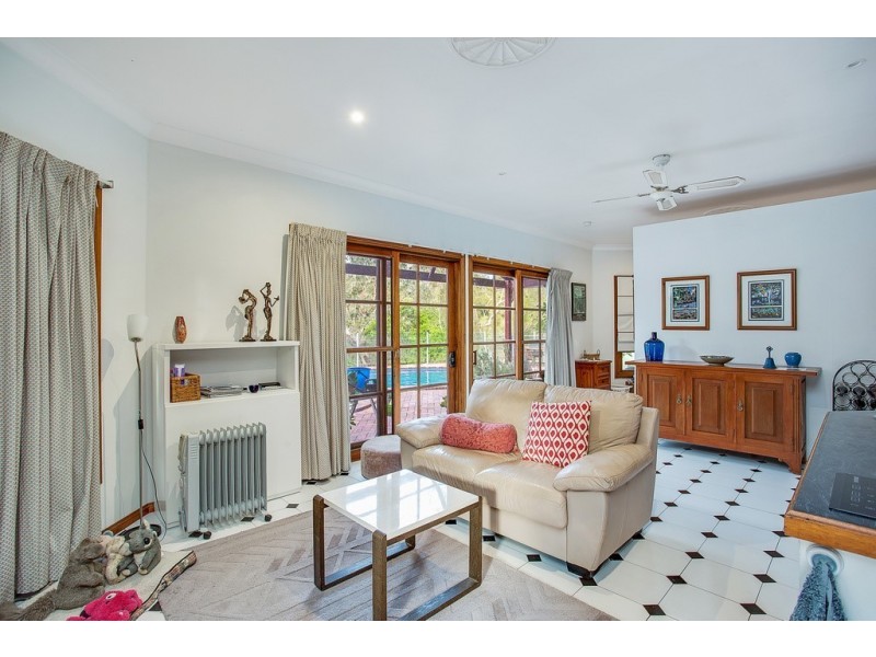 8 Heather Street, Tallebudgera QLD 4228