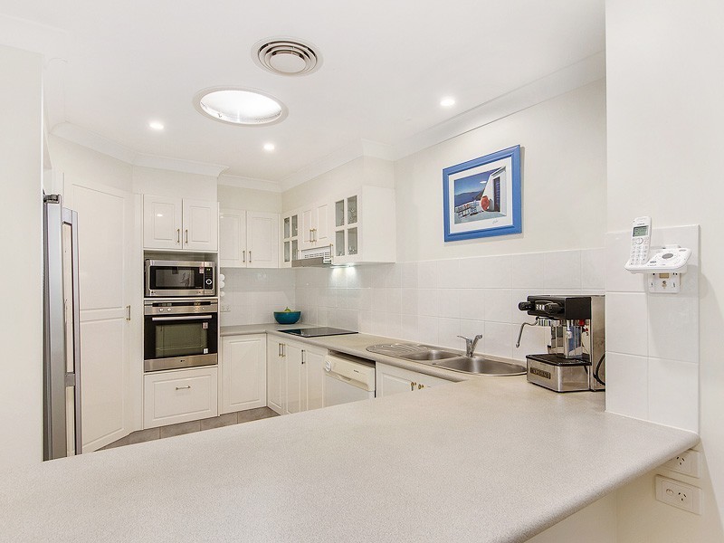 10 Robinia Court, Robina QLD 4226