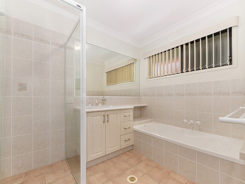 10 Robinia Court, Robina QLD 4226