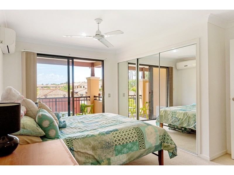 62/302 Christine Avenue, Varsity Lakes QLD 4227