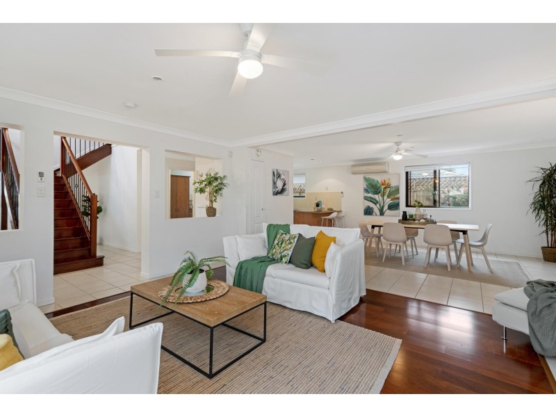 2/2 Pheasant Court, Miami QLD 4220
