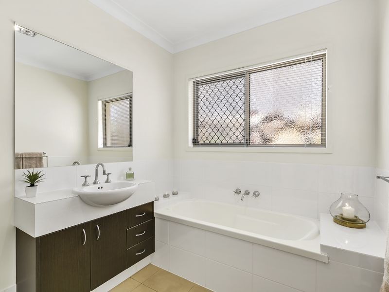 7 Peregrine Street, Reedy Creek QLD 4227