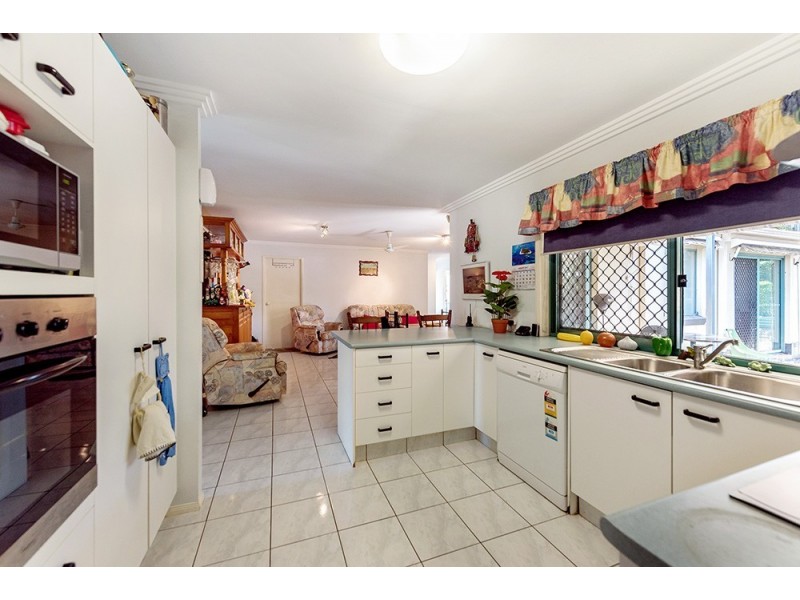 15 Langport Parade, Mudgeeraba QLD 4213
