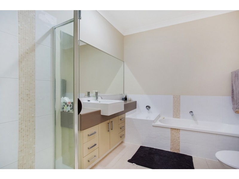 2/9 Palma Crescent, Varsity Lakes QLD 4227