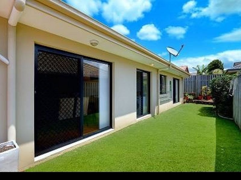 2/9 Palma Crescent, Varsity Lakes QLD 4227