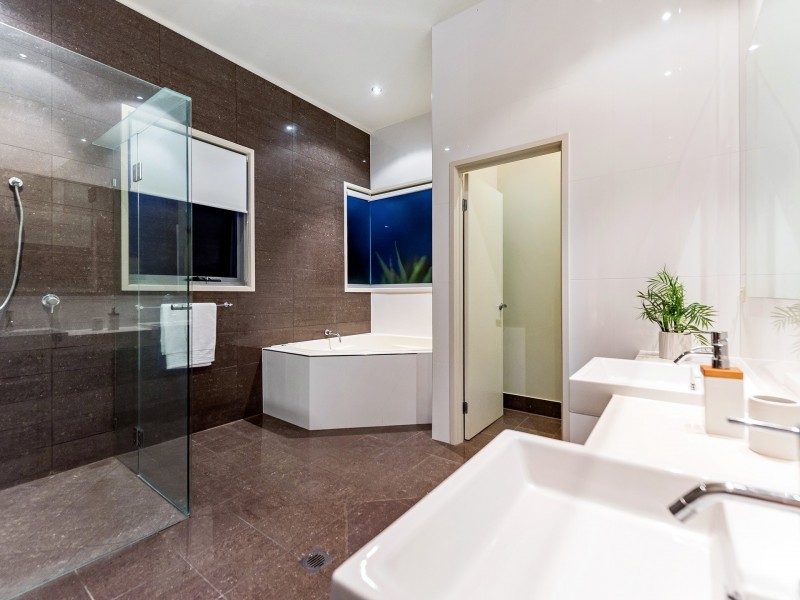 2015 The Boulevarde, Benowa QLD 4217