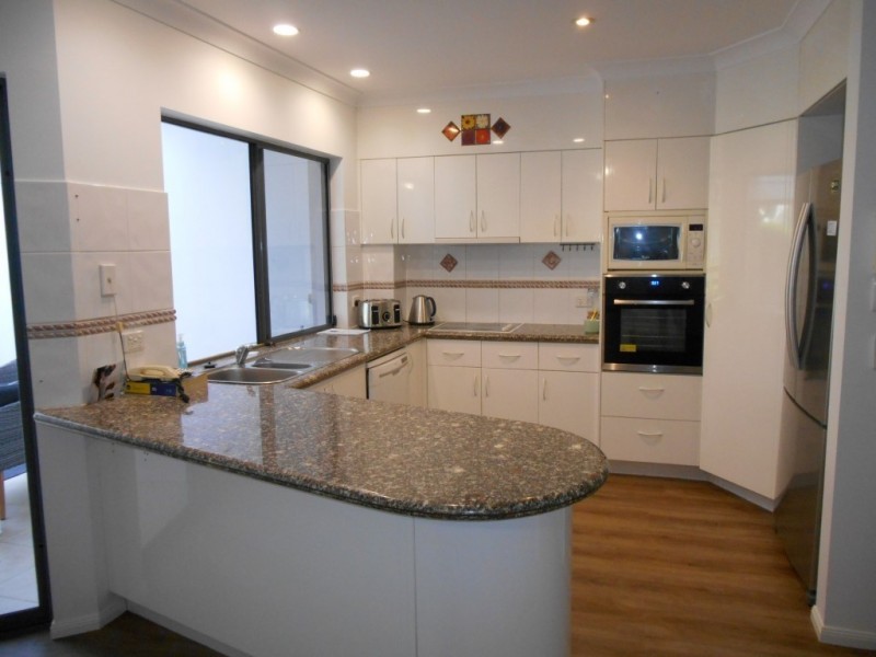 142/125 Santa Cruz Blvd, Clear Island Waters QLD 4226