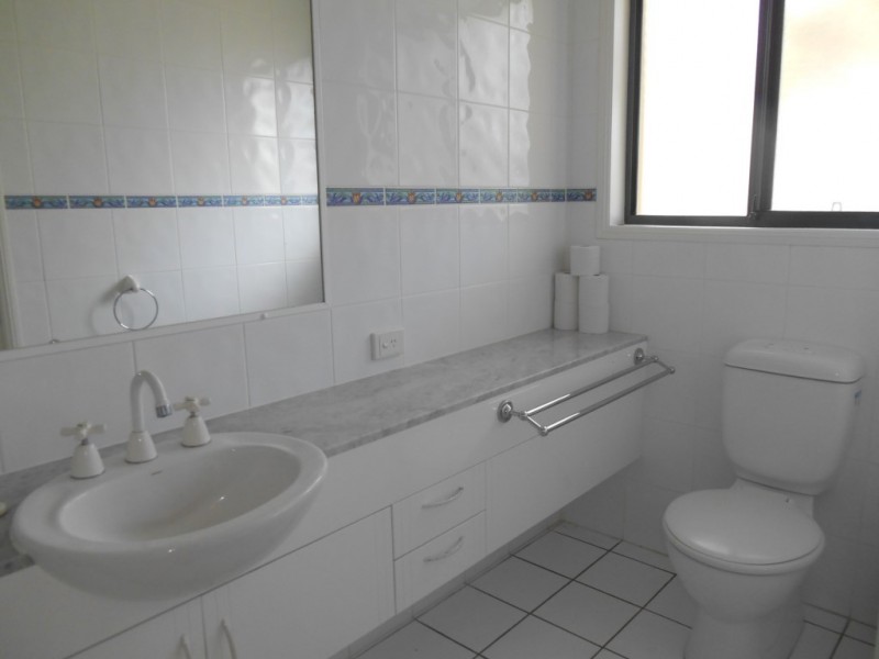 142/125 Santa Cruz Blvd, Clear Island Waters QLD 4226