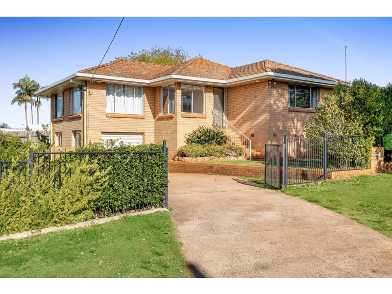 8 Leichhardt Street, Centenary Heights QLD 4350