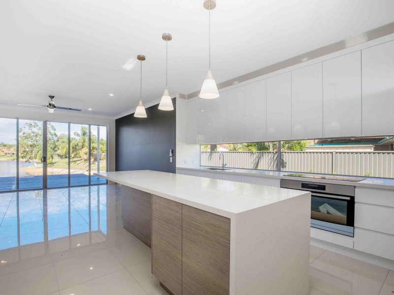 2/184 Rio Vista Boulevard, Mermaid Waters QLD 4218