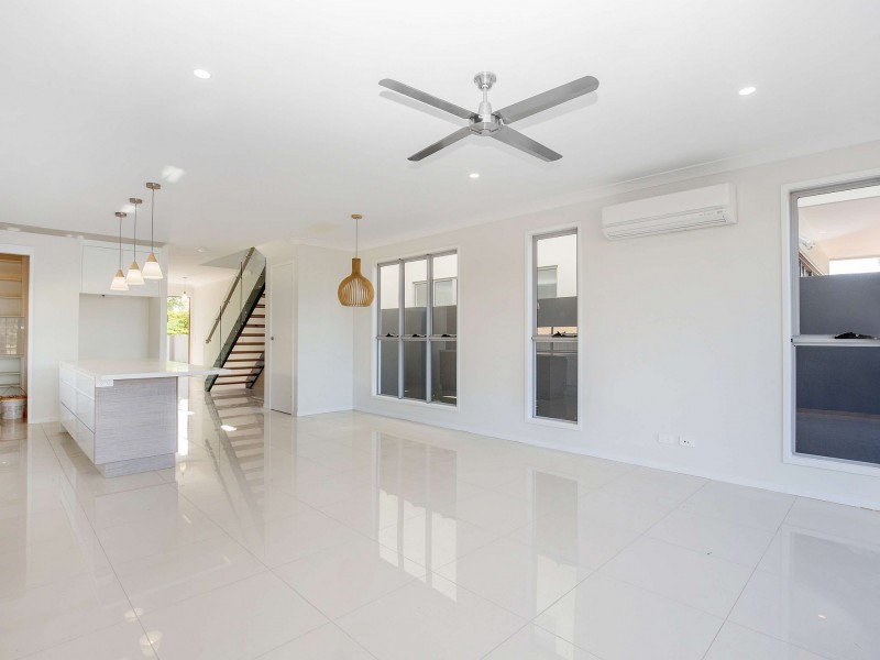 2/184 Rio Vista Boulevard, Mermaid Waters QLD 4218