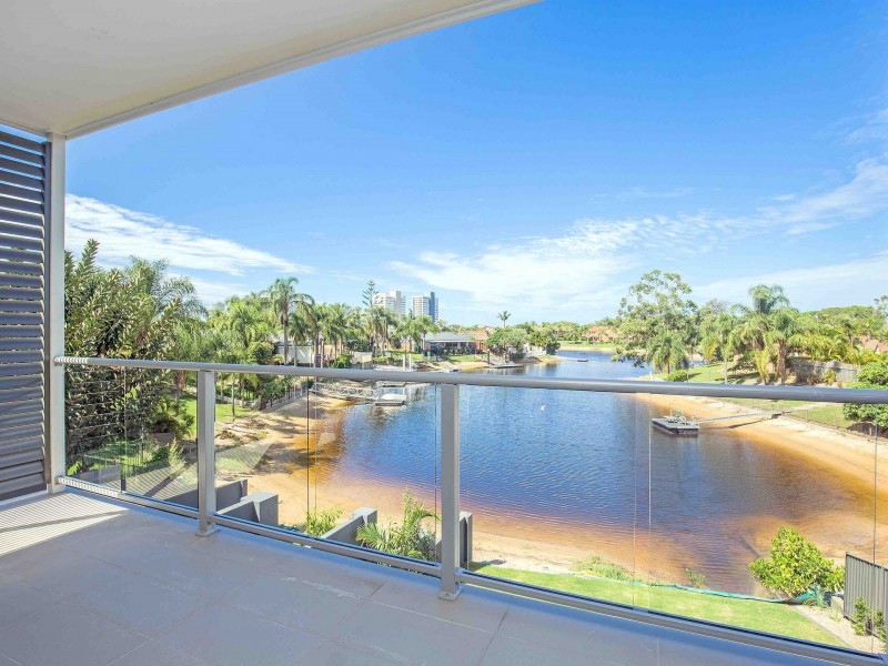 2/184 Rio Vista Boulevard, Mermaid Waters QLD 4218