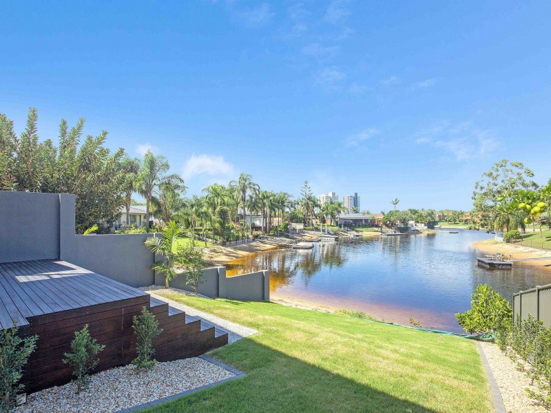 2/184 Rio Vista Boulevard, Mermaid Waters QLD 4218