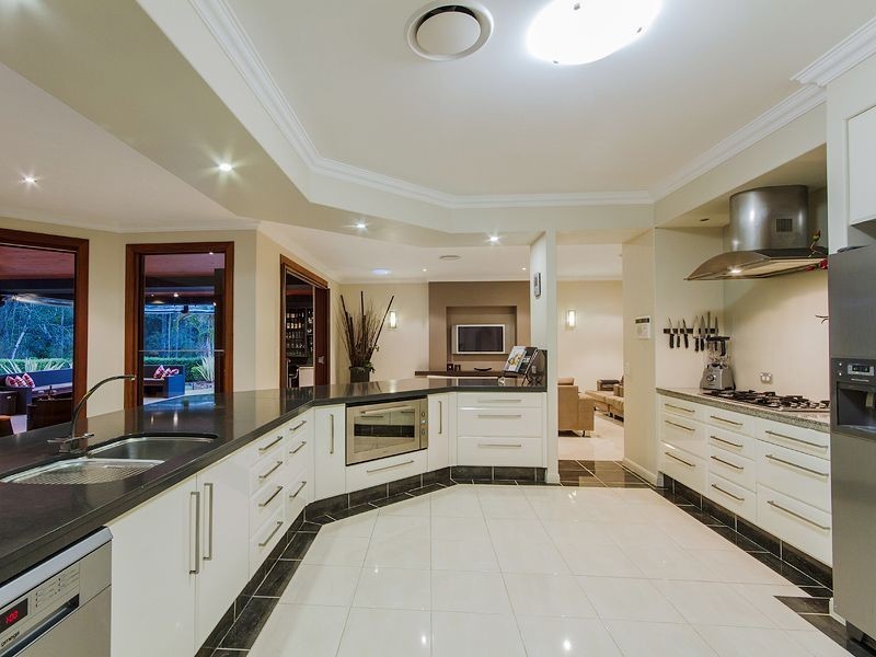 77 Lawnhill Drive, Nerang QLD 4211
