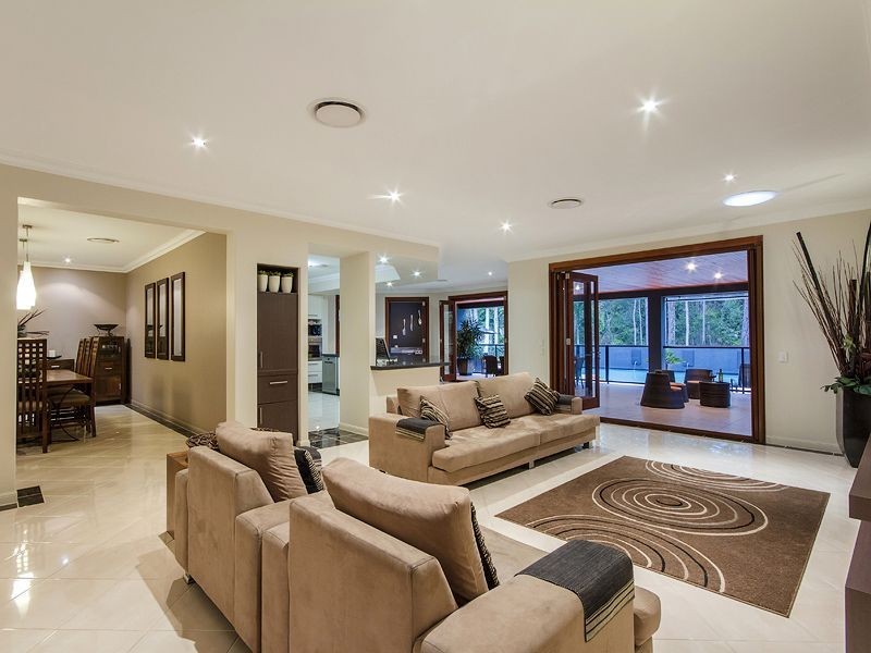 77 Lawnhill Drive, Nerang QLD 4211