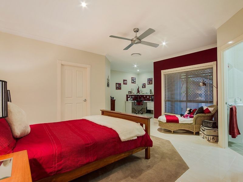 77 Lawnhill Drive, Nerang QLD 4211