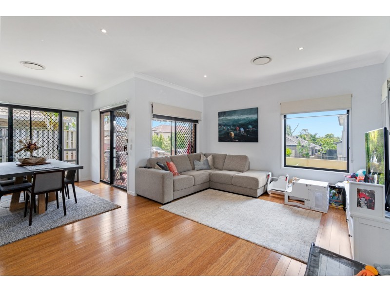 2/9 Palma Crescent, Varsity Lakes QLD 4227