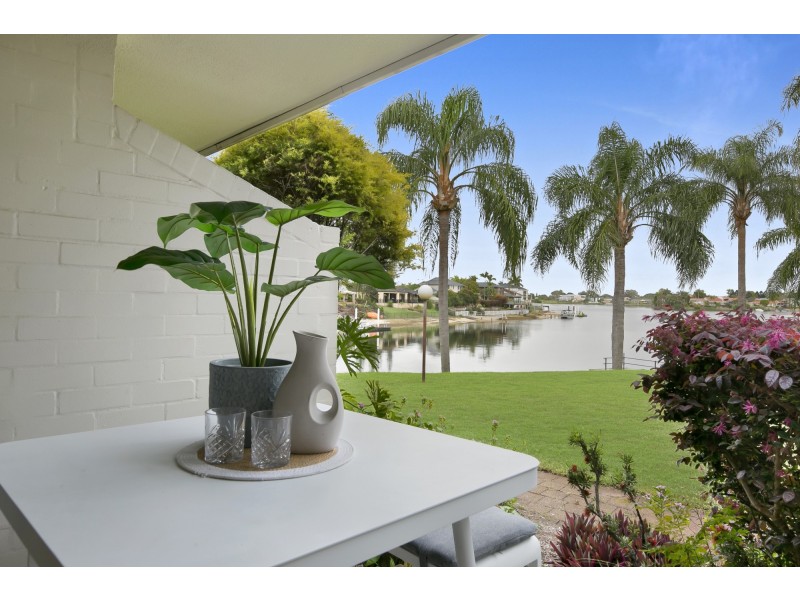 2/111 Markeri Street, Mermaid Waters QLD 4218