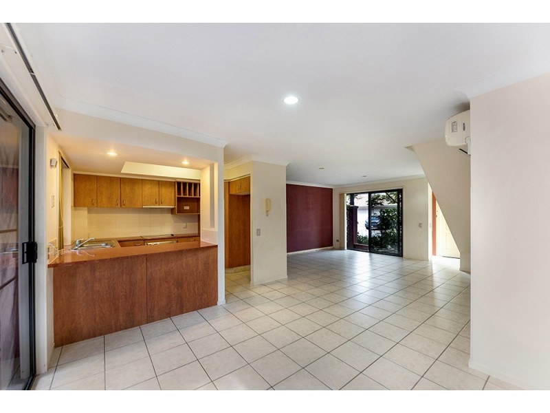 33/302 Christine Avenue, Varsity Lakes QLD 4227