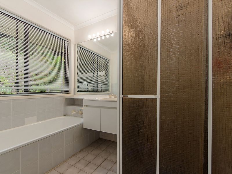 8 Stirling Court, Bonogin QLD 4213