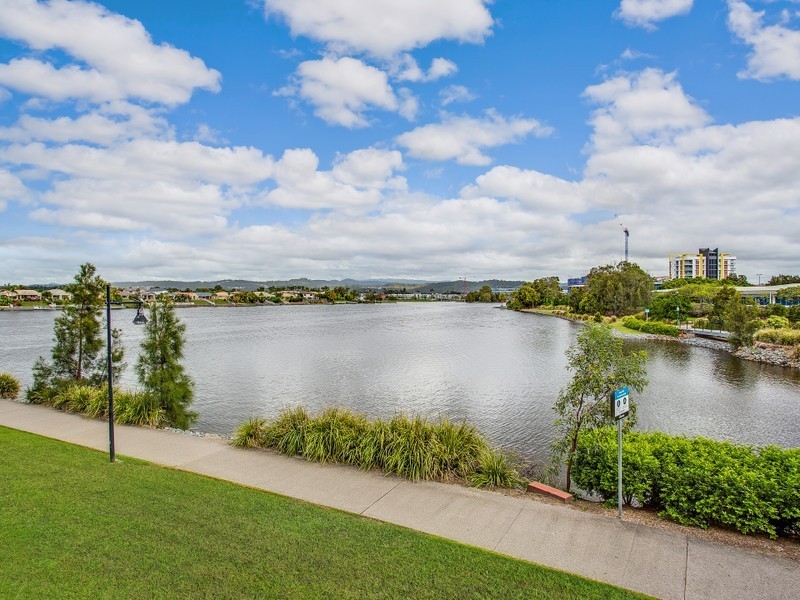20/9 Moores Crescent, Varsity Lakes QLD 4227