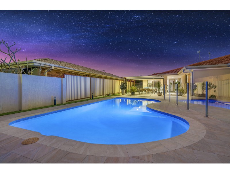 22 Pintail Crescent, Burleigh Waters QLD 4220