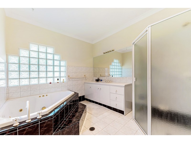 140 Port Jackson Boulevard, Clear Island Waters QLD 4226