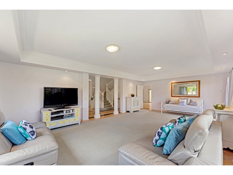 17 Montserrat Court, Clear Island Waters QLD 4226