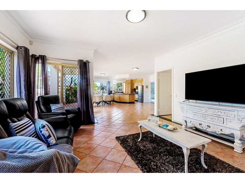 17 Montserrat Court, Clear Island Waters QLD 4226