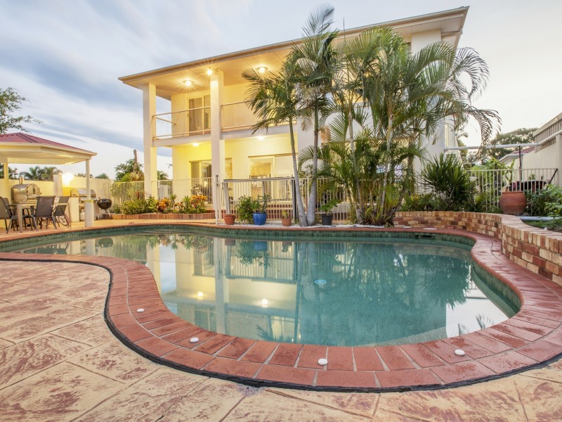 17 Montserrat Court, Clear Island Waters QLD 4226