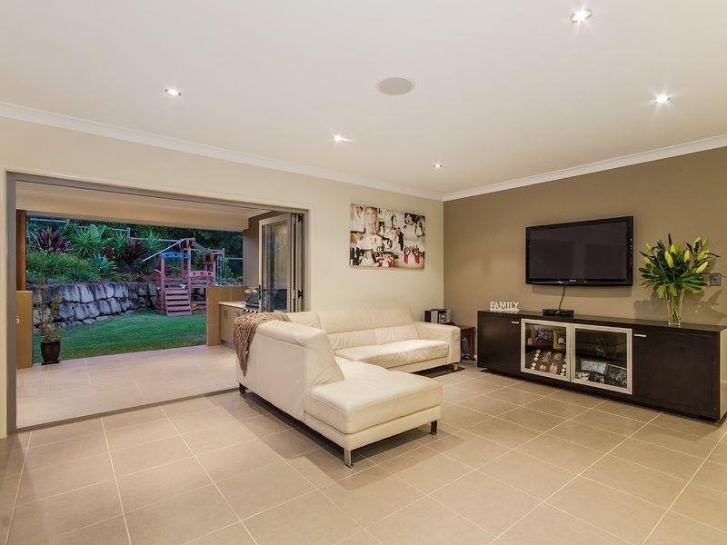 4 Skyburnett Street, Reedy Creek QLD 4227