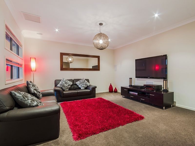 4 Skyburnett Street, Reedy Creek QLD 4227