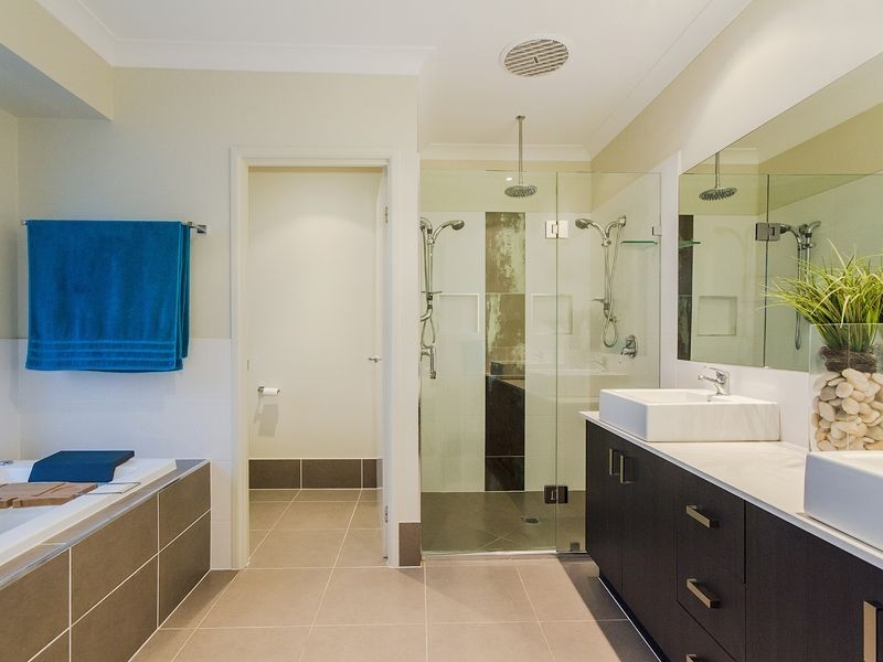 4 Skyburnett Street, Reedy Creek QLD 4227