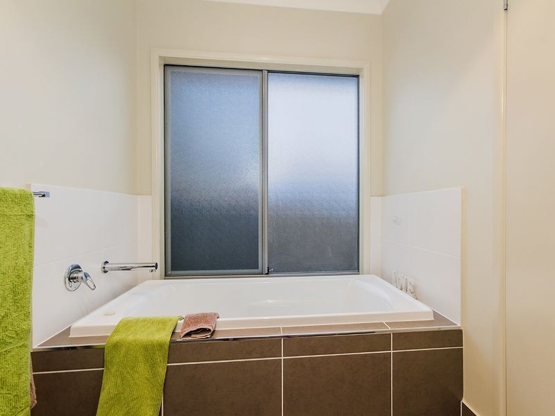 4 Skyburnett Street, Reedy Creek QLD 4227