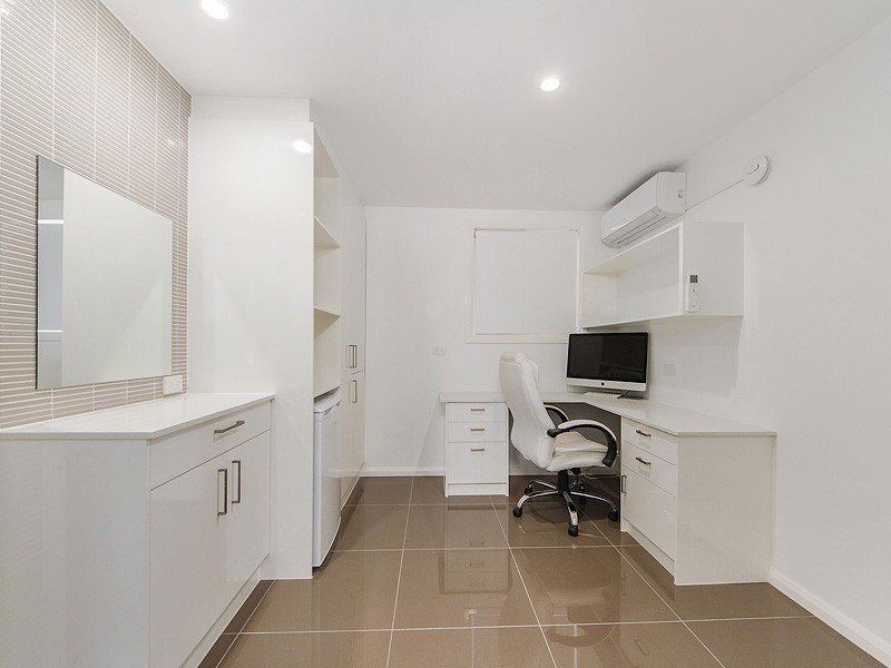 9-10/3302 Surfers Paradise Blvd, Surfers Paradise QLD 4217