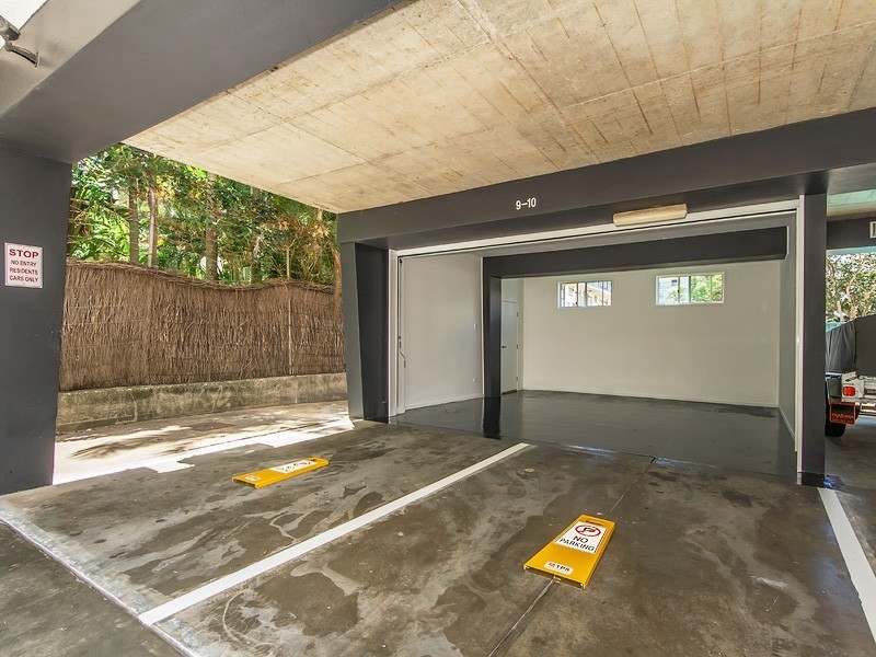 9-10/3302 Surfers Paradise Blvd, Surfers Paradise QLD 4217