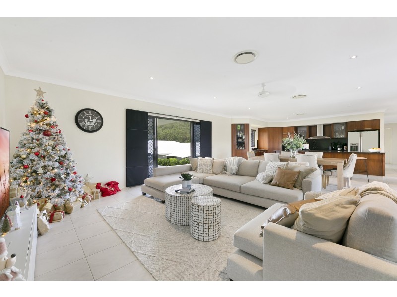 32 Samuel Drive, Tallebudgera QLD 4228