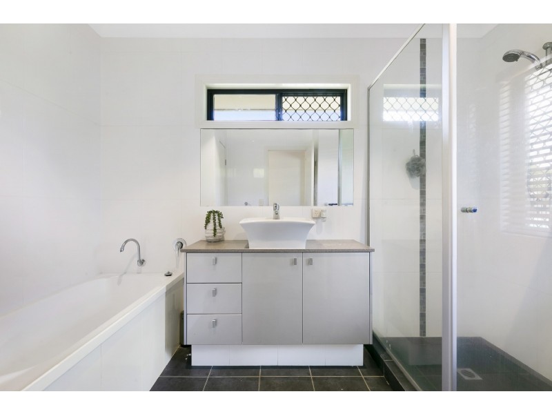 32 Samuel Drive, Tallebudgera QLD 4228