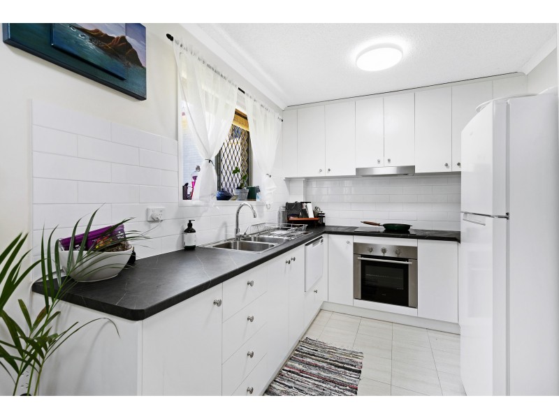 4/18 White Street, Southport QLD 4215