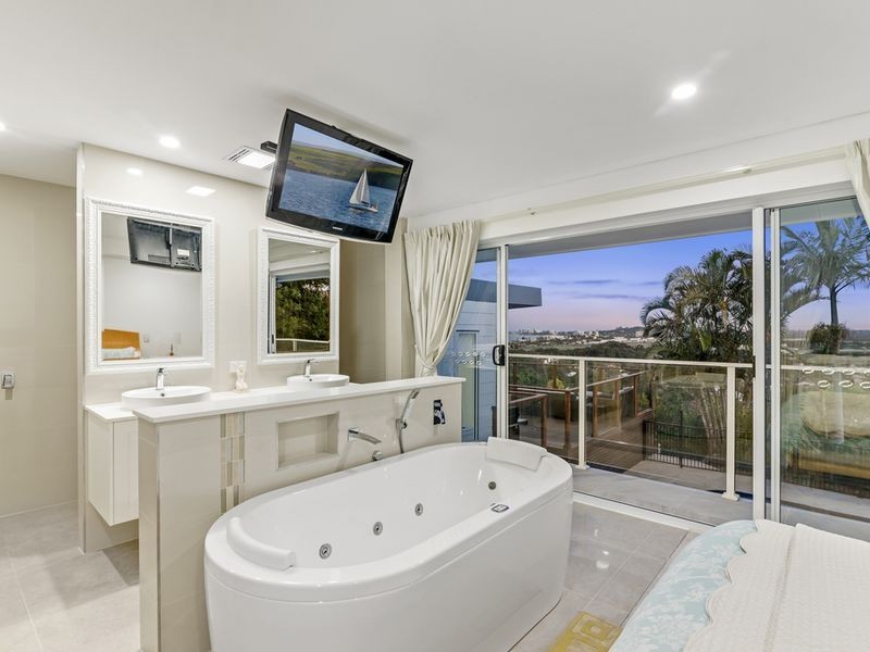 16 Bob Barnard Drive, Tugun QLD 4224