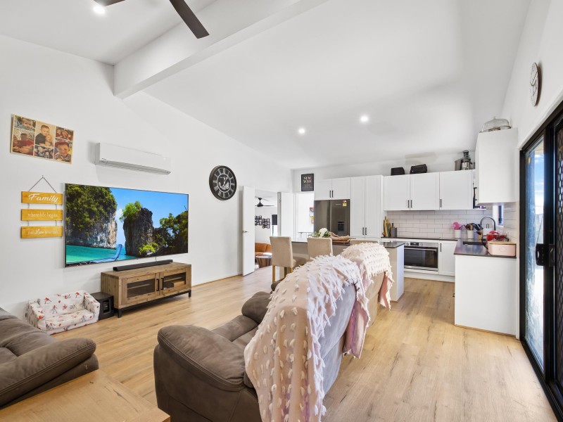 5 Lambert Drive, Maudsland QLD 4210