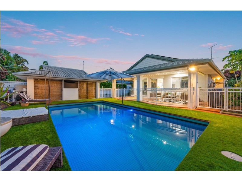 9 Dabchick Drive, Burleigh Waters QLD 4220