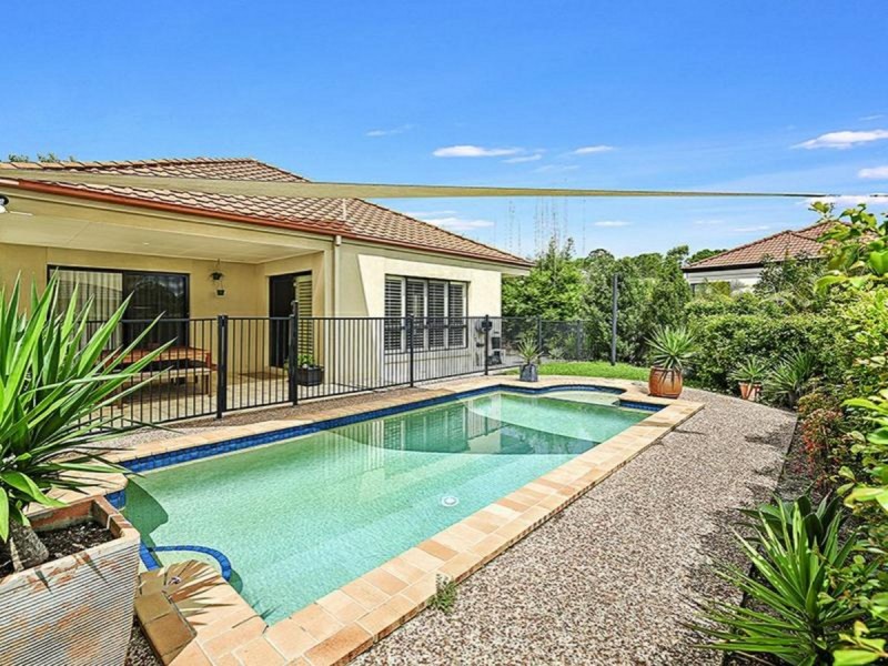4 Mulgrave Crescent, Varsity Lakes QLD 4227