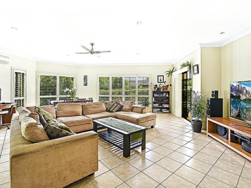 4 Mulgrave Crescent, Varsity Lakes QLD 4227