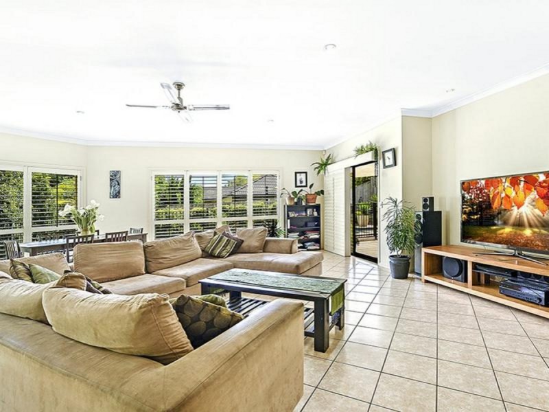 4 Mulgrave Crescent, Varsity Lakes QLD 4227