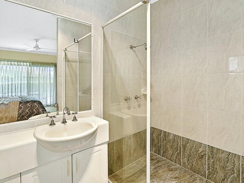 4 Mulgrave Crescent, Varsity Lakes QLD 4227