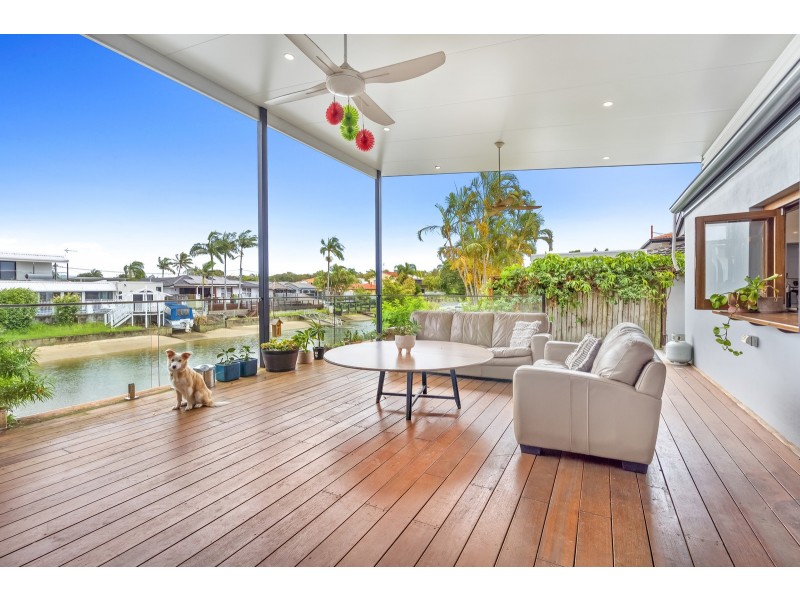 4 Pensacola Court, Broadbeach Waters QLD 4218