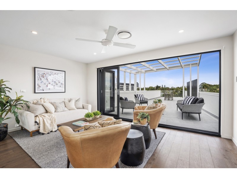 38 Merrimac Boulevard, Broadbeach Waters QLD 4218